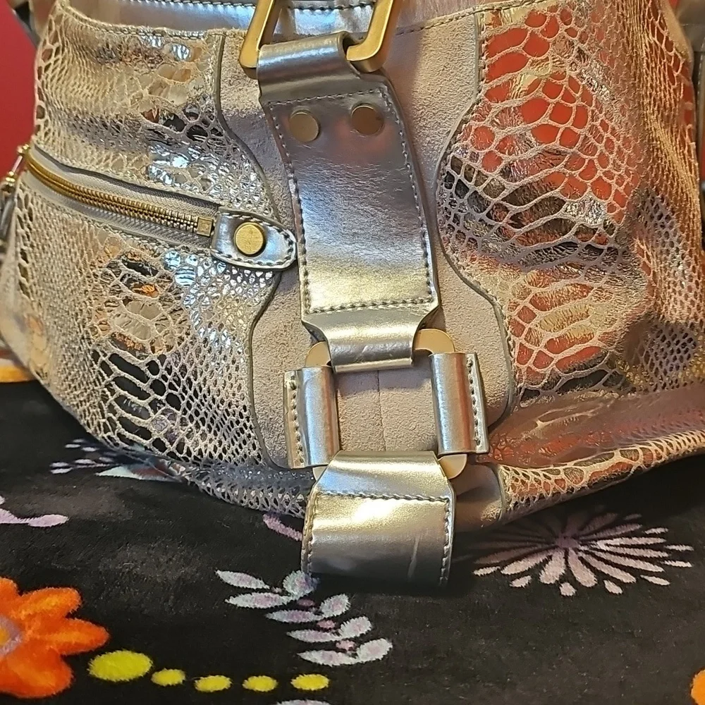 Jimmy Choo Silver and Gold Shoulder Bag with Luxurious Finish - Picture 3 of 10